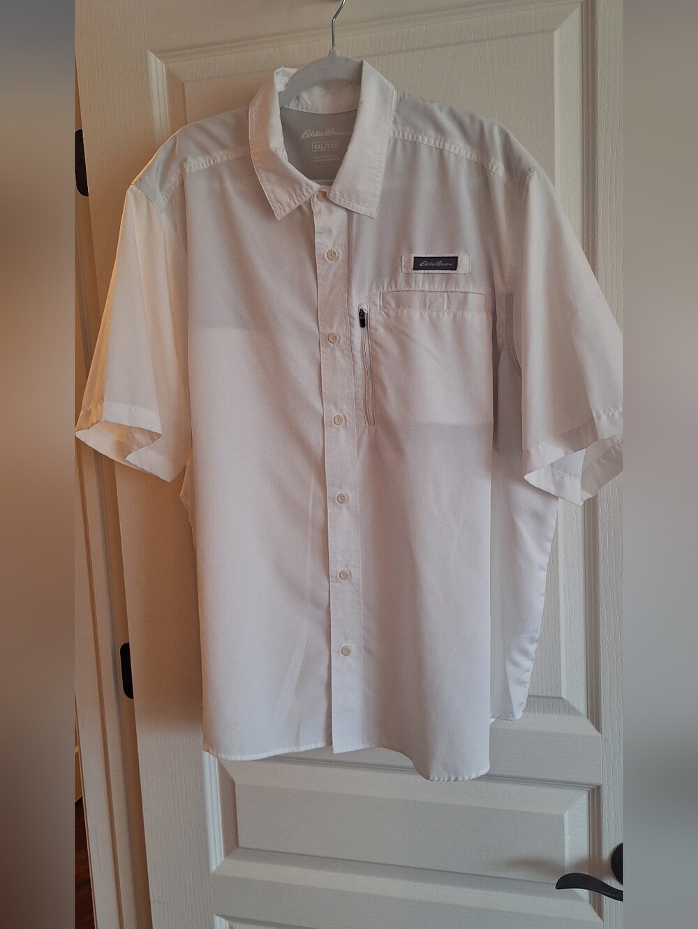 Eddie Bauer Men’s White Short-Sleeve Button-Down Shirt with Chest Pocket